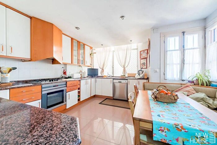 Casas en venta y pisos alquiler - 3