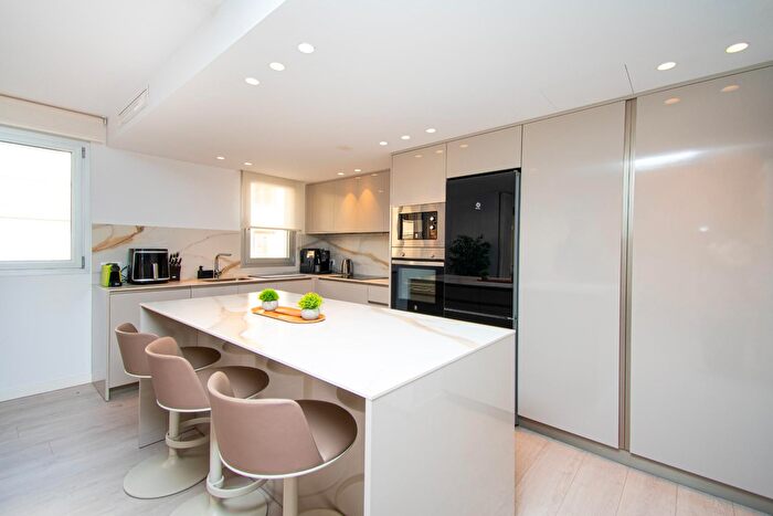 Piso de 4 habitaciones en venta en Centre, El Mercat
