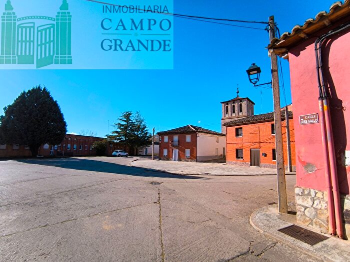Casa de 3 habitaciones en venta en Villarramiel, Palencia