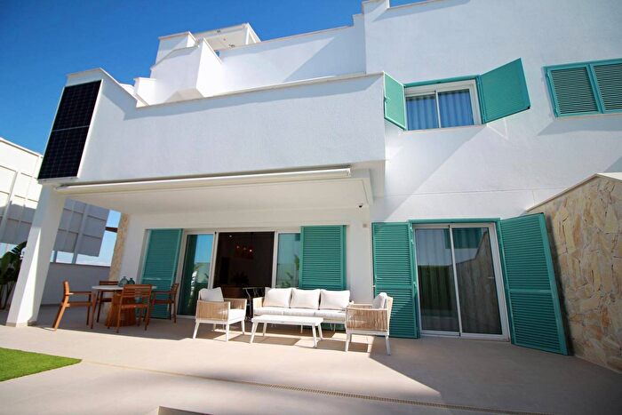 Casa de 3 habitaciones en venta en Comunitat Valenciana, Alicante