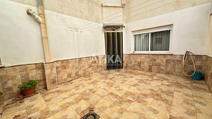 Casas en venta y pisos alquiler - 3