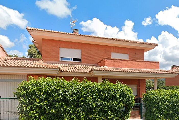 Casa en venta de 4 habitaciones, Miraflores de la Sierra, Madrid