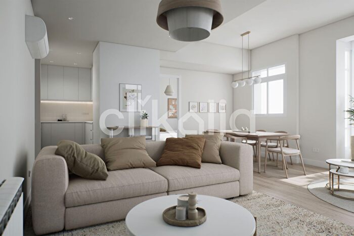 Piso en venta de 4 habitaciones en Ciudad Lineal, Pueblo Nuevo