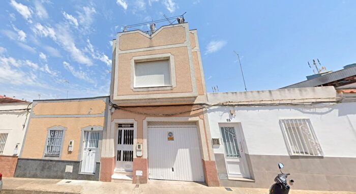 Casa en venta de 3 habitaciones: San Roque Ronda Norte, Badajoz Capital