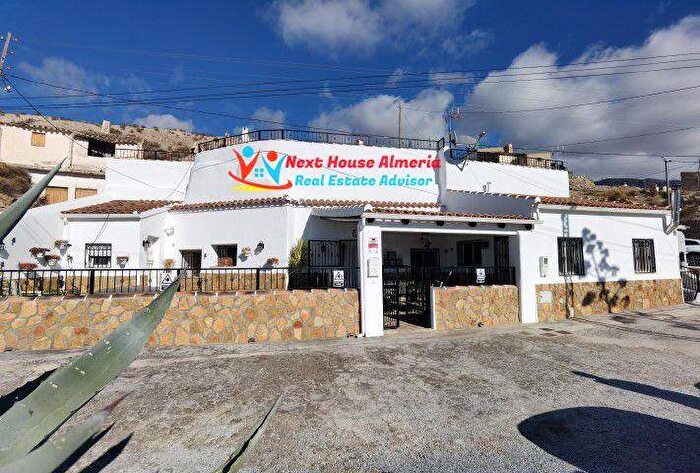 Casa en venta de 4 habitaciones: Zújar, Andalucía