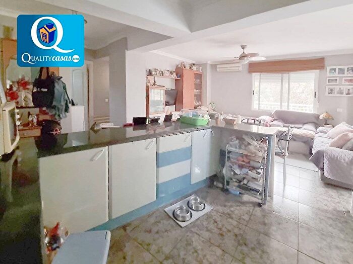 Casas en venta y pisos alquiler - 3
