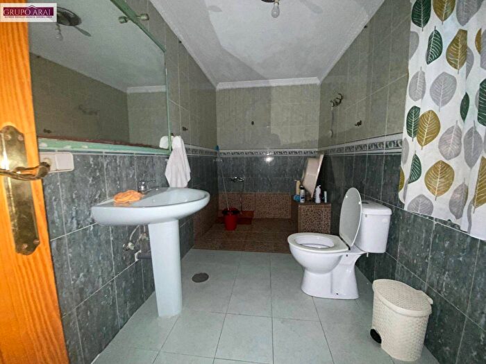 Casas en venta y pisos alquiler - 3