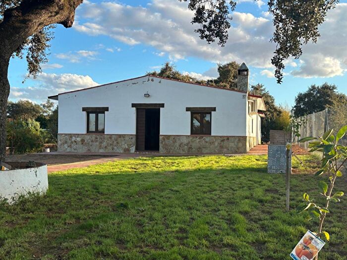 Casa en venta de 4 habitaciones: Dehesilla de Calamón Campomanes, Badajoz Capital