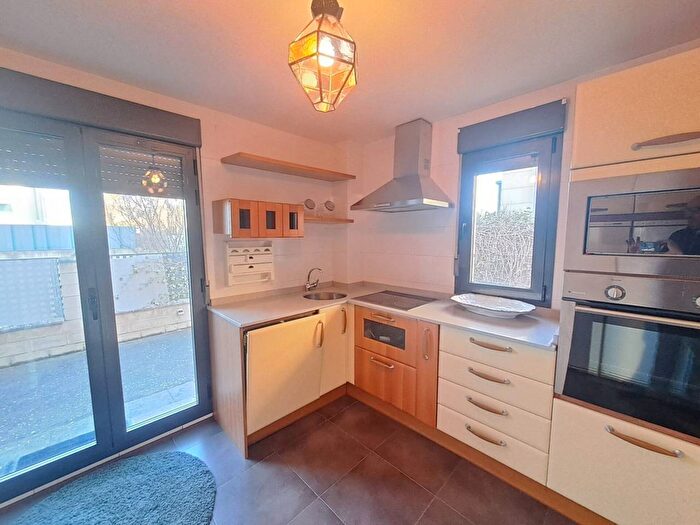 Casas en venta y pisos alquiler - 3