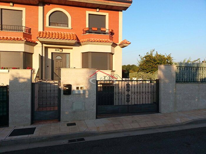 Castilla y León, León: Casa en venta de 3 habitaciones