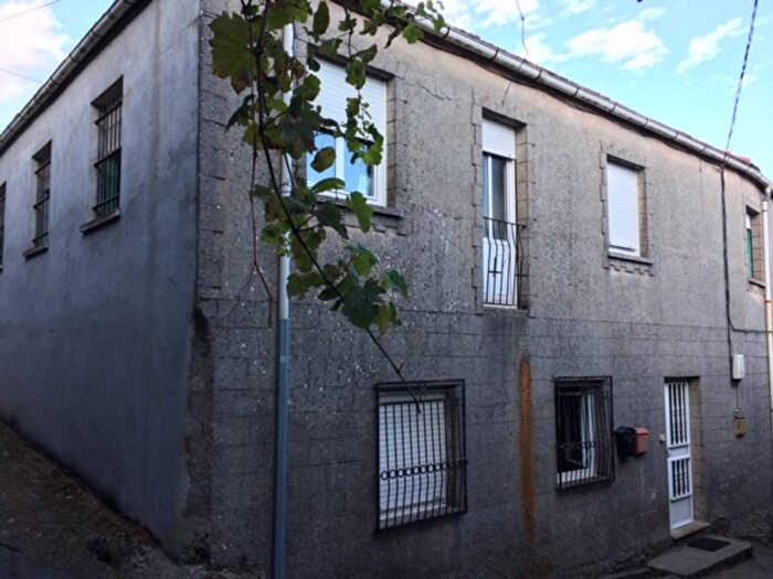Casas en venta y pisos alquiler - 3