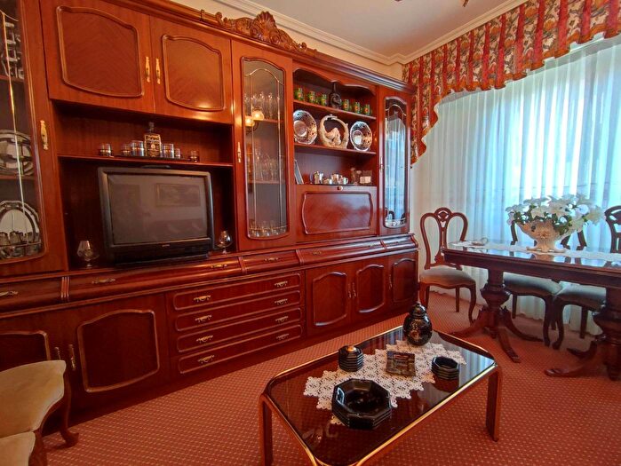 Casas en venta y pisos alquiler - 3