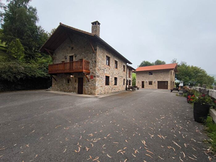 Casa en venta de 13 habitaciones en Cantabria, Cantabria
