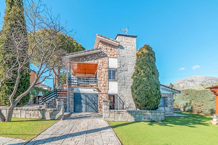 Casa en venta de 5 habitaciones en Manzanares El Real, Madrid