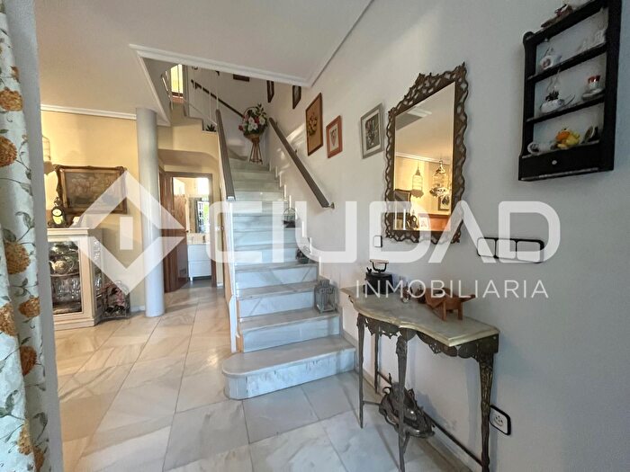 Casas en venta y pisos alquiler - 2