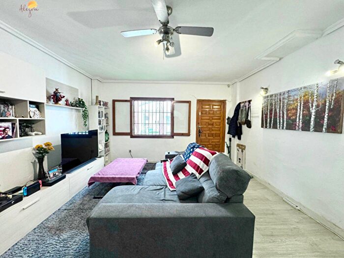 Casas en venta y pisos alquiler - 3