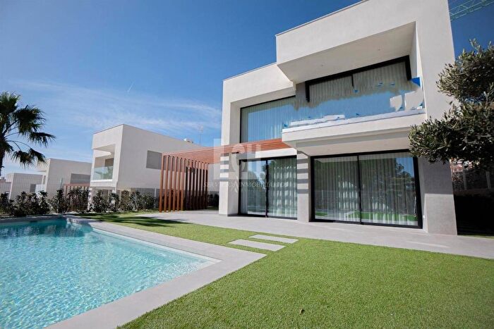 Casa en venta de 3 habitaciones en Comunitat Valenciana, Alicante