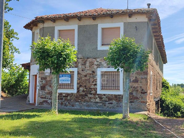 Casa de 3 habitaciones en venta en Soto de la Vega, León