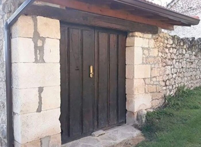 Casa en venta de 1 habitación: Valle de Manzanedo, Burgos