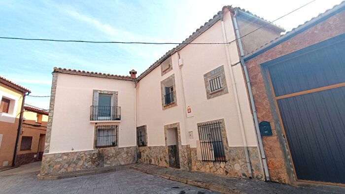 Casa de 10 habitaciones en venta en Arcos de Jalón, Soria