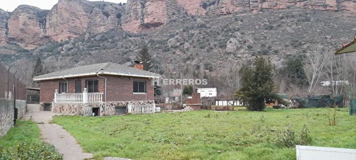 Casa en venta de 4 habitaciones: Viguera, La Rioja
