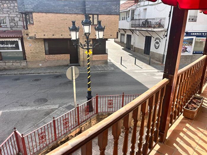 Casas en venta y pisos alquiler - 3