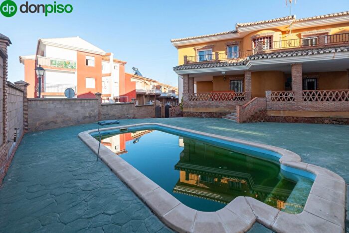 Casa en venta de 4 habitaciones, Aljomahima Ermita, Las Gabias