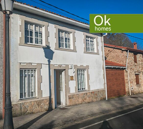 Casa en venta de 3 habitaciones en Vilasantar, A Coruña