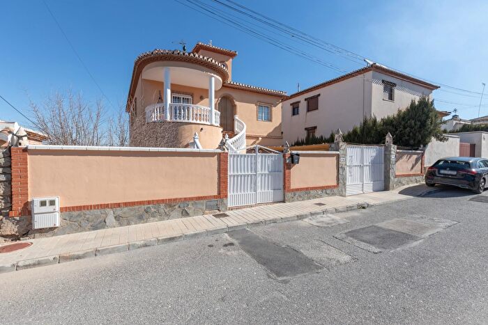 Casa de 4 habitaciones en venta en Urbanizaciones, Alhendín