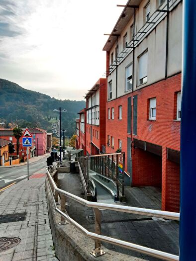 Piso de 3 habitaciones en venta en Etxebarri, Bizkaia