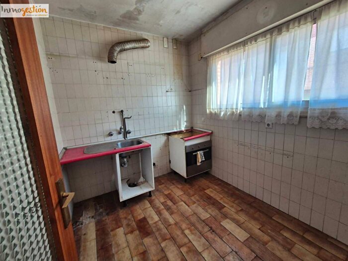 Casas en venta y pisos alquiler - 3