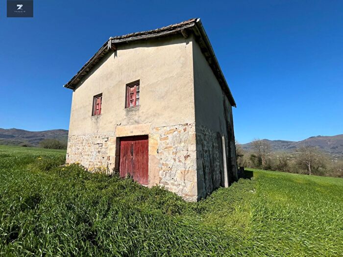 Casa en venta en Villacarriedo, Cantabria