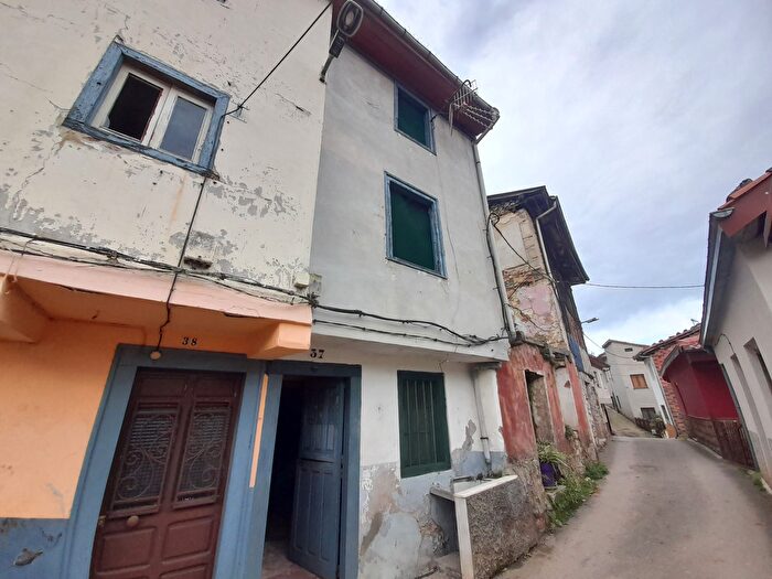 Casa en venta de 2 habitaciones en Laviana, Asturias