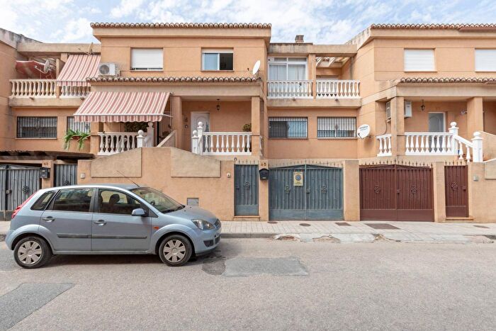 Casa en venta de 4 habitaciones: Andalucía, Granada