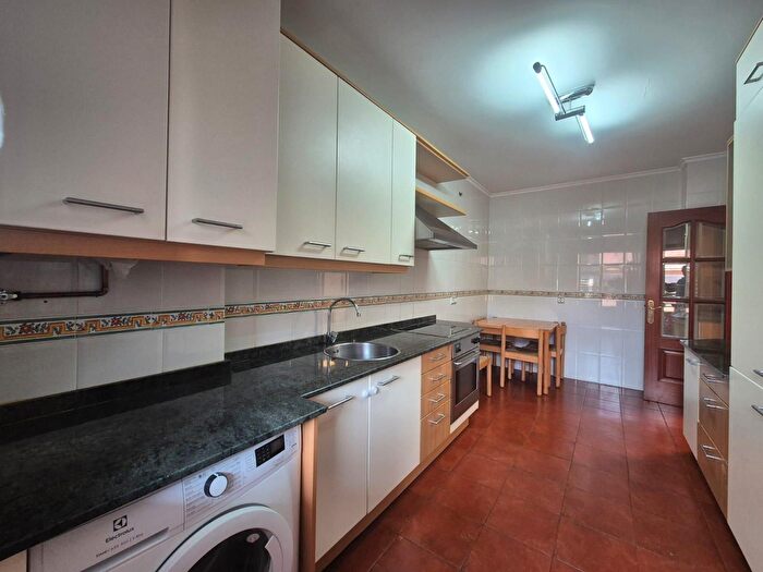 Casas en venta y pisos alquiler - 2