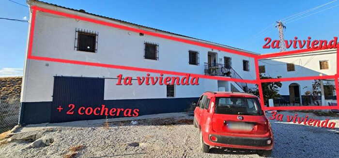 Andalucía, Granada: Casa en venta de 10 habitaciones