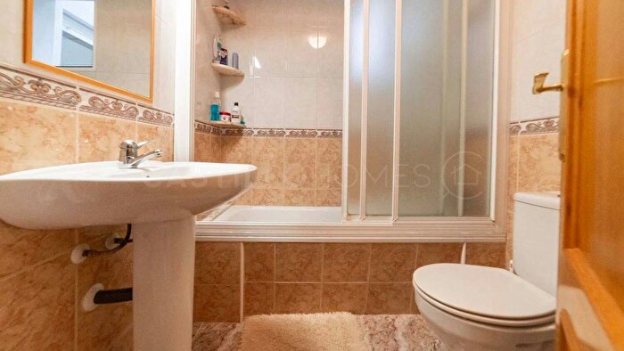 Casas en venta y pisos alquiler - 3