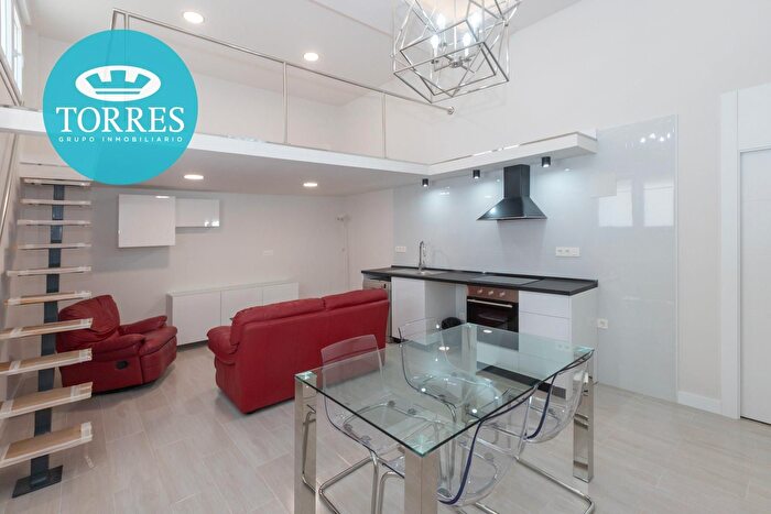 Piso de 3 habitaciones en venta en Cruz de Humilladero, Carranque Haza Cuevas