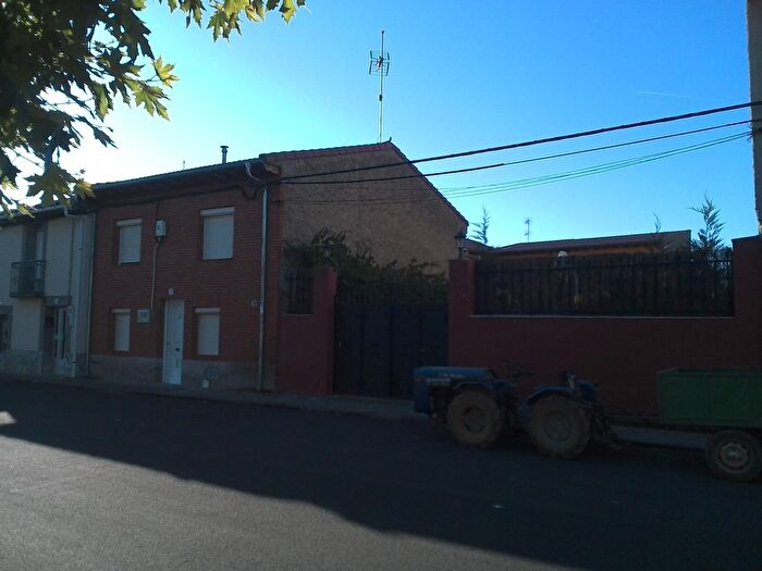 Casa en venta de 3 habitaciones: Cubillas de los Oteros, León