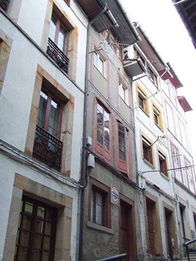 Casas en venta y pisos alquiler - 3