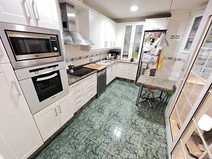 Casas en venta y pisos alquiler - 3