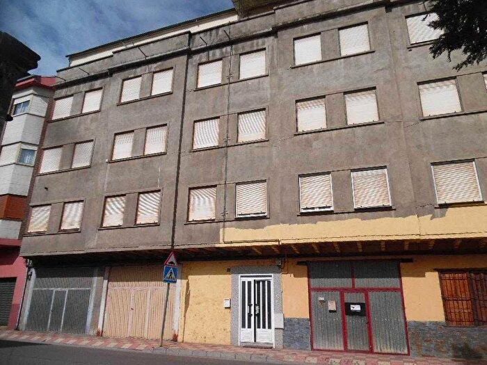 Piso de 3 habitaciones en venta en Cacabelos, León