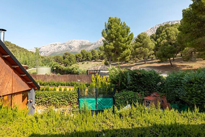 Casa en venta de 2 habitaciones, Iznalloz, Granada