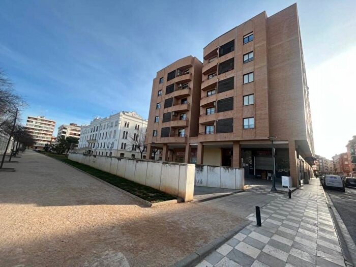 Casas en venta y pisos alquiler - 2