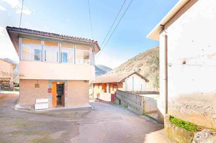 Casa de 3 habitaciones en venta en San Claudio Trubia Las Caldas, Oviedo