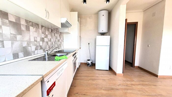 Casas en venta y pisos alquiler - 3