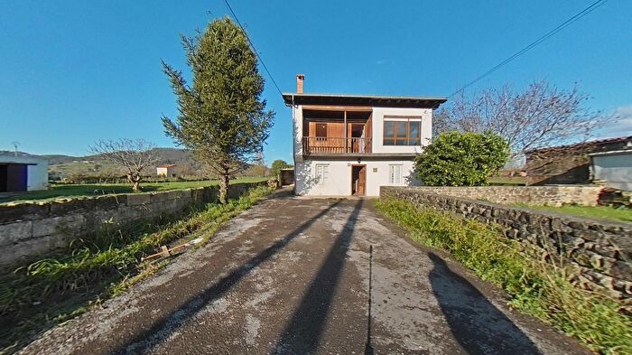 Casa de 4 habitaciones en venta en Santa María de Cayón, Cantabria