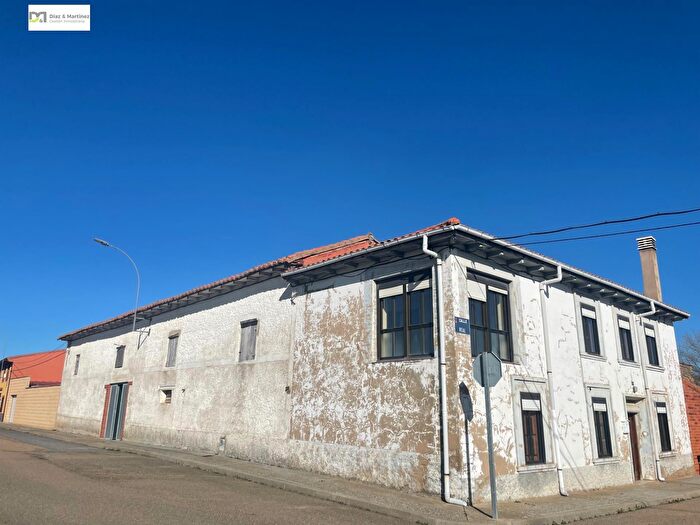 Casa en venta de 5 habitaciones, Ardón, León