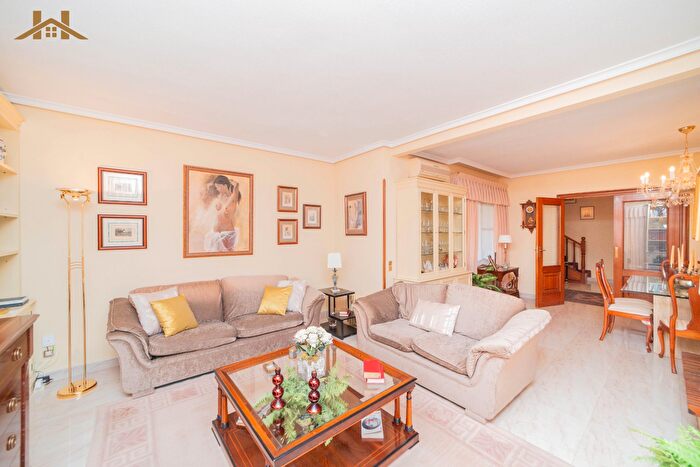 Casas en venta y pisos alquiler - 3