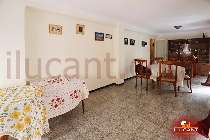 Piso de 3 habitaciones en venta en Centro, Mercado
